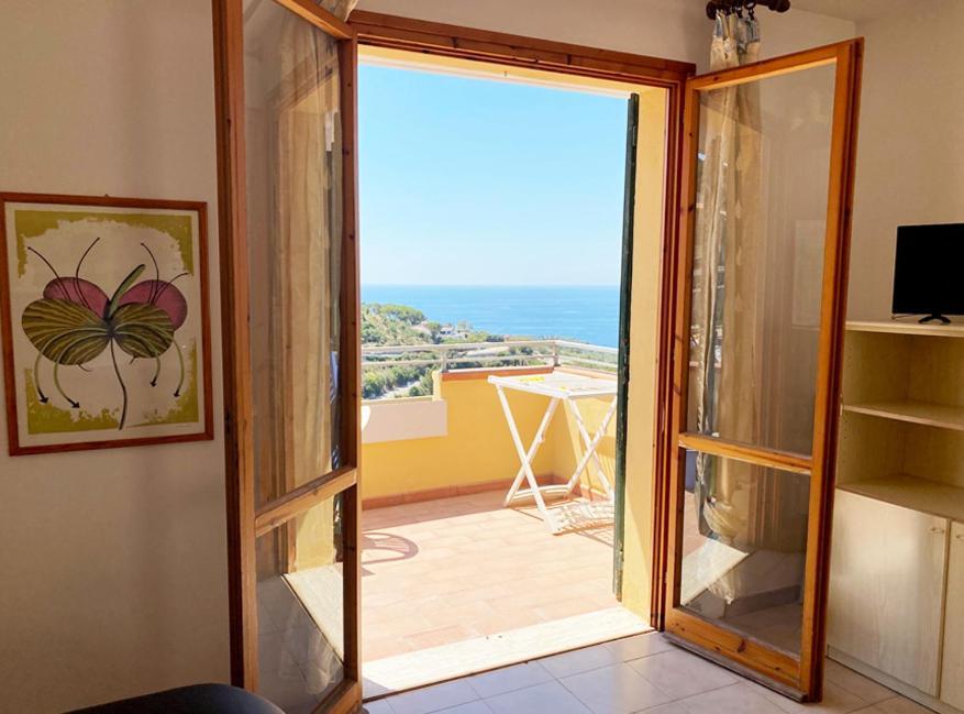 Capoliveri Appartamento Panoramico Con Terrazzo Luaran gambar