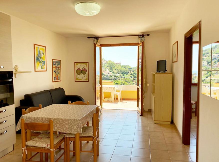 Capoliveri Appartamento Panoramico Con Terrazzo Luaran gambar