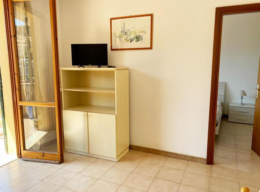 Capoliveri Appartamento Panoramico Con Terrazzo Luaran gambar