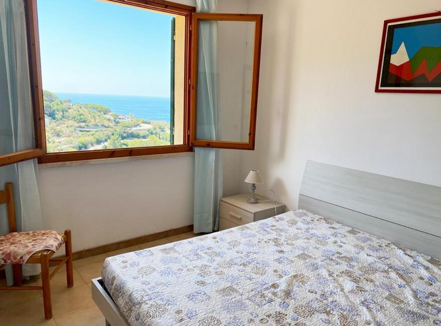 Capoliveri Appartamento Panoramico Con Terrazzo Luaran gambar